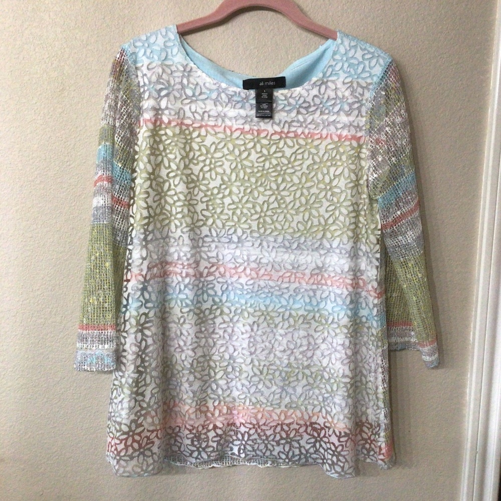Ali Miles blouse. Size small. New condition.